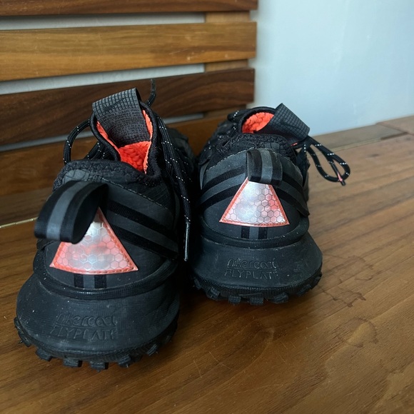 Black Nike ACG Mountain Fly Gore-Tex Sneaker - Picture 5 of 10